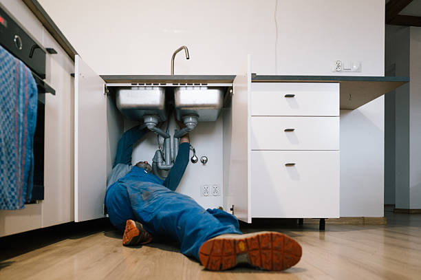 Professional Leak Detection technician working in Grass Creek, IN